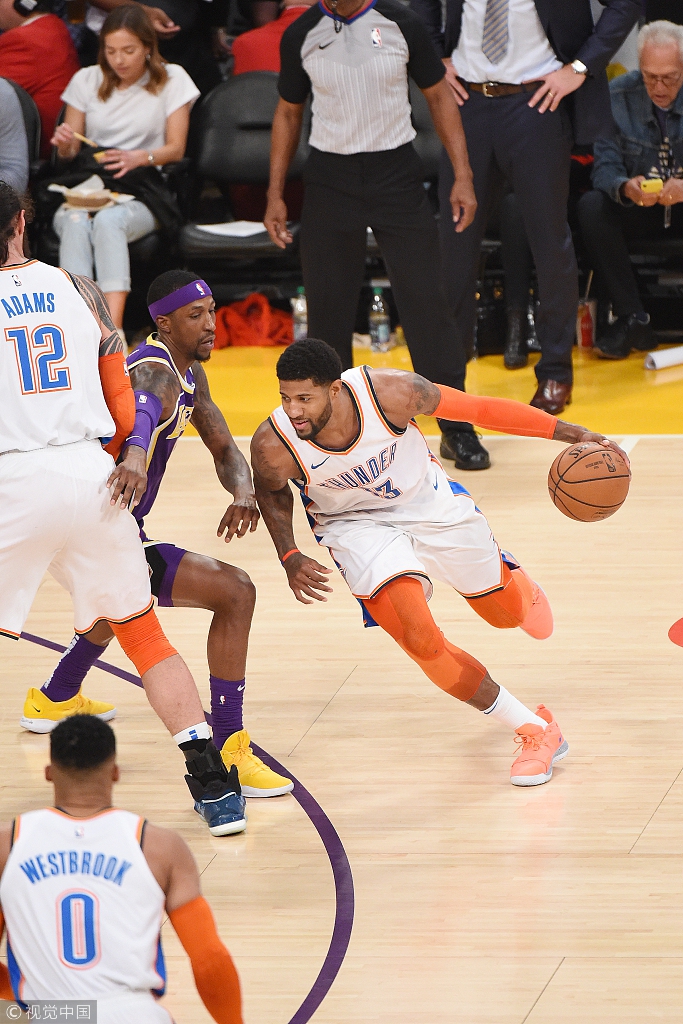 NBA比赛尾段步行者队降低进攻节奏遭球迷嘘声.