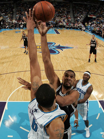 一支高压逼 一支高压逼